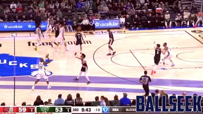 Khris Middleton Delivers an Impressive Assist!